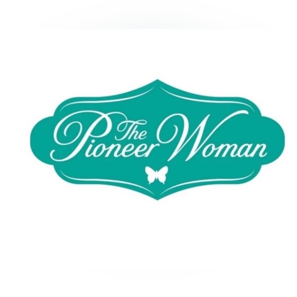 Last Set 🌺 New 2022 Pioneer Woman Christmas Apron, Pot Holder & Oven Mitt Set - Picture 6 of 10